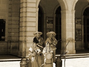 Myself Denise, and my cousins Eduardo and Claudia wonder what it would be like to be a revolutionary.