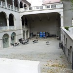 These steps make for a natural amphitheater inside the quadrangle. 