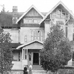 A frontal view of the Jarvis house in 1920. Riverside Municipal Museum archive.